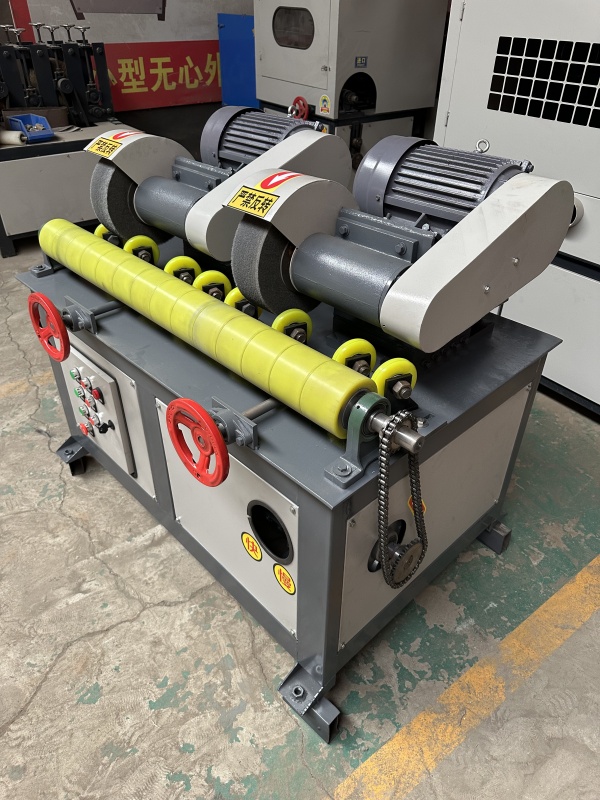 Zewnętrzna okrągła maszyna do polerowania rur Zewnętrzna maszyna do polerowania i szlifowania Sprzęt do polerowania rur metalowych