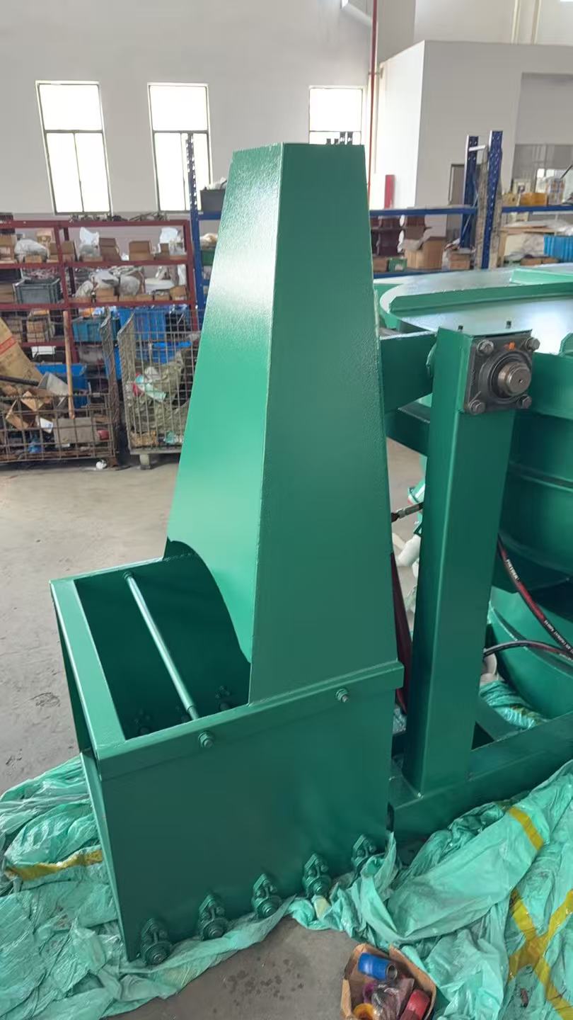 Makin&euml; lustruese vibruese me furnizim automatik p&euml;r pastrimin e harduerit dhe rrumbullakimin e skajeve