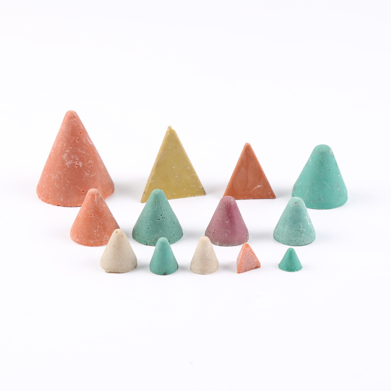 ຮູບຮ່າງຂອງໂກນ / Tetrahedron Deburring Tumbling Polishing Resin ສື່ມວນຊົນພາດສະຕິກສໍາລັບການຂັດລະອຽດຂອງເຄື່ອງປະດັບ