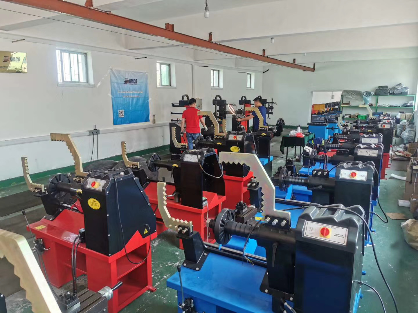  Հանրաճանաչ օգտագործողի համար հարմար և երկարակյաց անիվի եզրերի ուղղիչ մեքենա